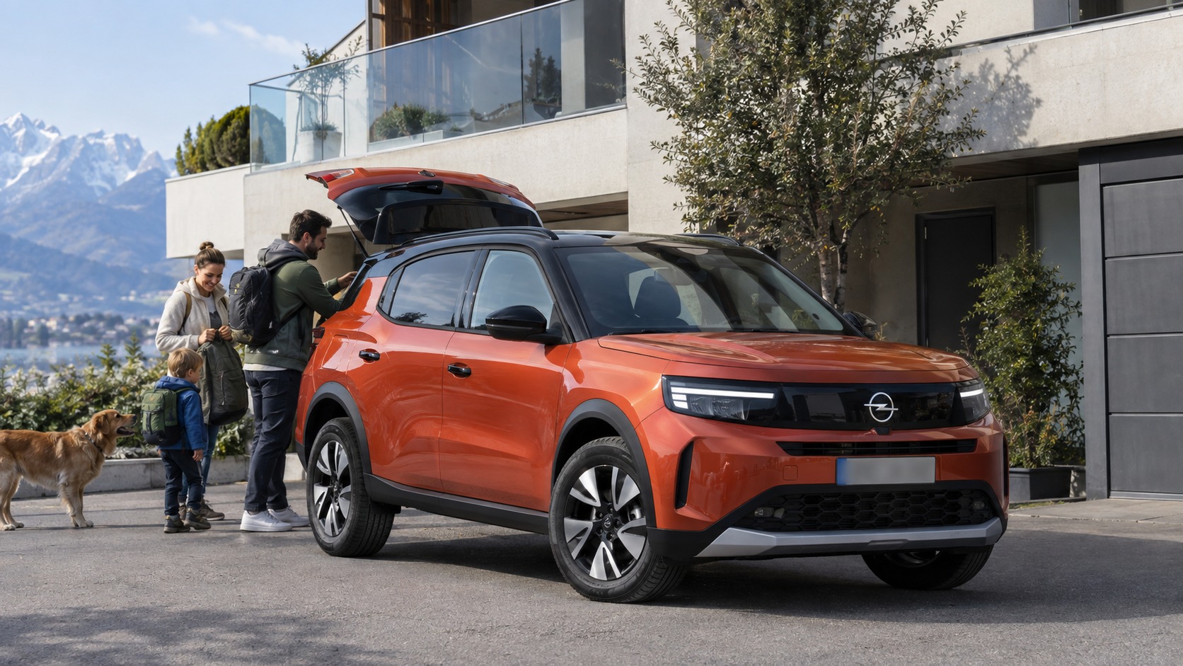 Moderner Familien-SUV vor Wohnhaus mit Familie und Hund.