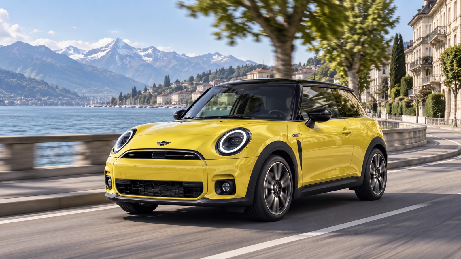 Ein gelber MINI Cooper steht an einem Schweizer See vor urbanem Hintergrund.